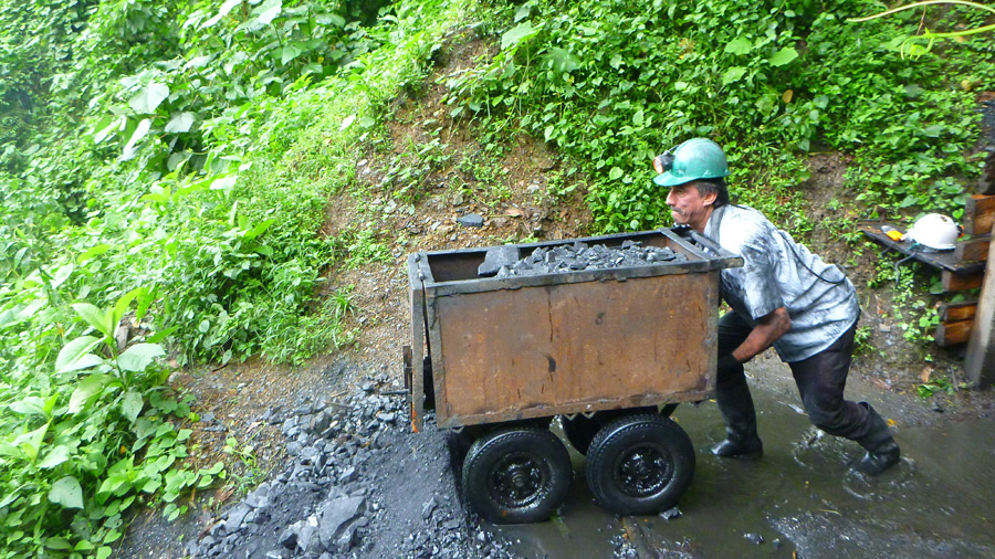 Mining In Coscuez Colombia - Muzo